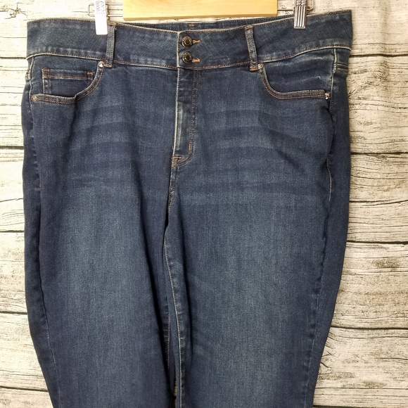 Lane Bryant High Rise Skinny Tighter Tummy Tech Jeans Womens Size 18S.Waist ap - Picture 2 of 9